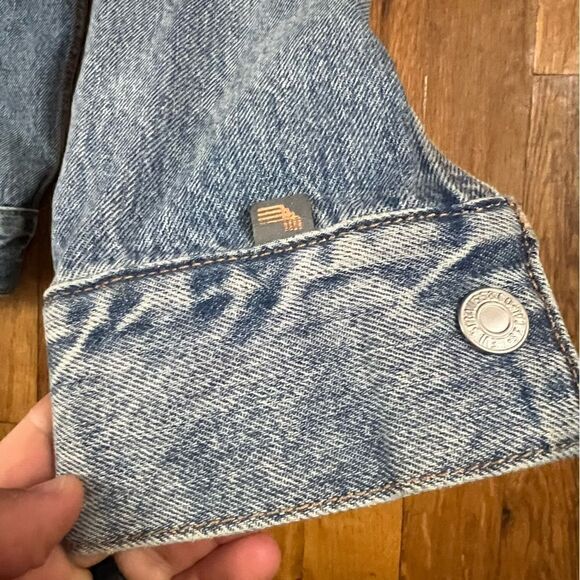 Levis Jauquard Denim Trucker Smart Jacket by Google - Picture 13 of 13